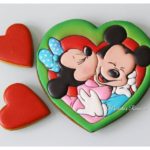 Adorable Mickey and Minnie Mouse Valentine’s Day Cookie