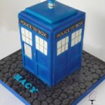 Splendid Doctor Who TARDIS Cake