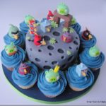 Cool Angry Birds Space Cake and Cupcakes