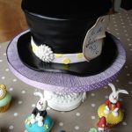 Wonderful Alice in Wonderland Cake and Cupcakes