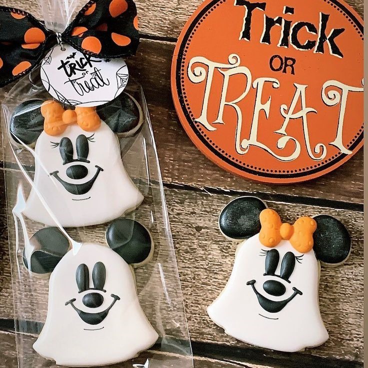 Mickey & Minnie Mouse Halloween Cookies