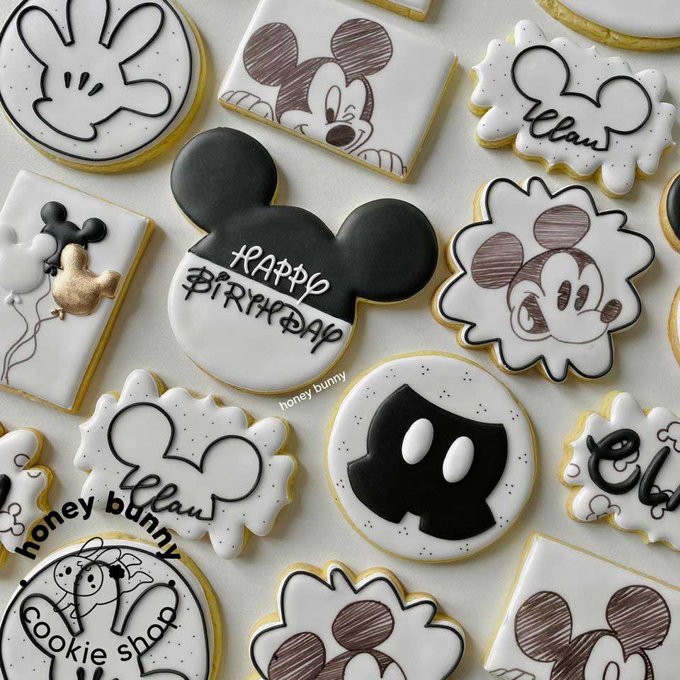 Black & White Mickey Mouse cookies