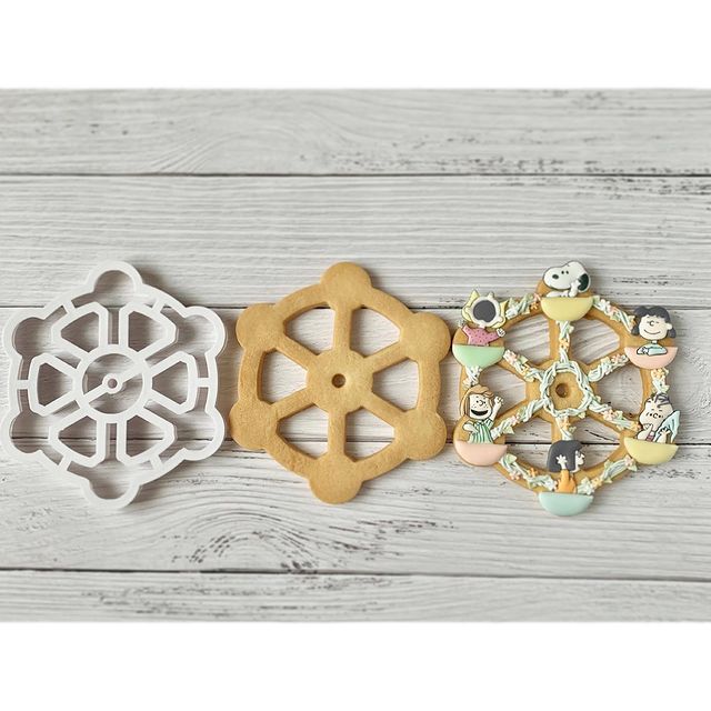 Charlie Brown Ferris Wheel cookie cutter