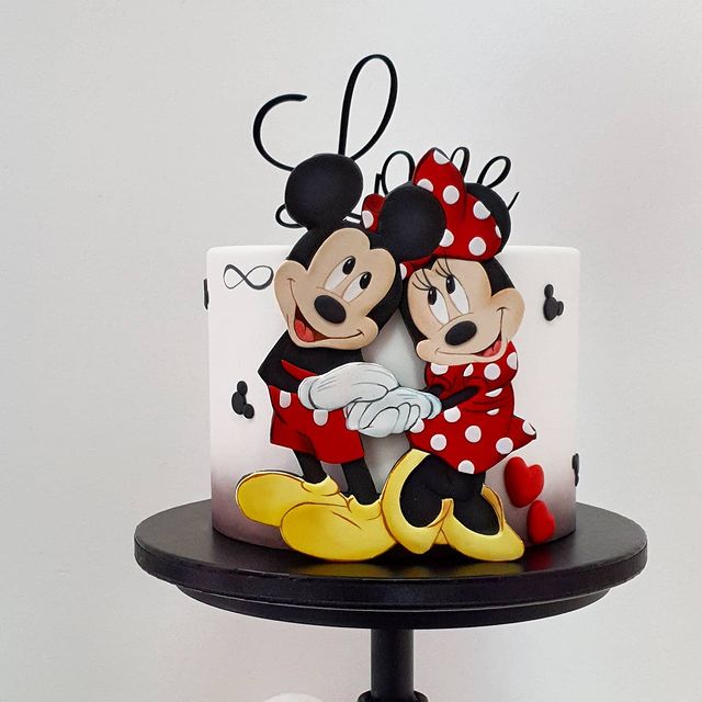 Mickey and MInnie Mouse Valentine's Day Cake