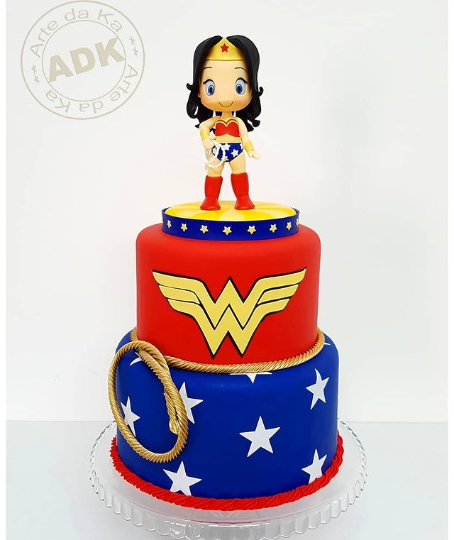 Wonder Woman Cake