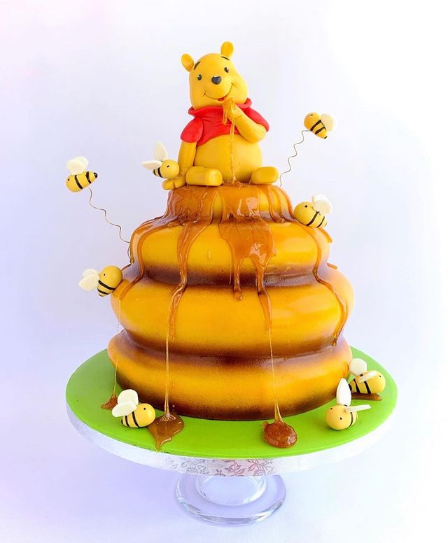 Winnie the Pooh Honey Bee Cake