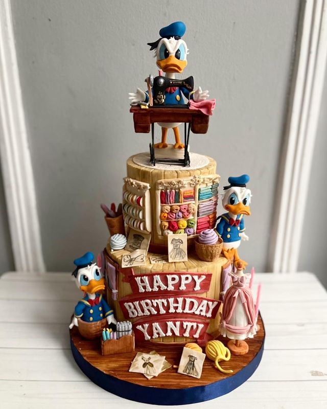 Donald Duck Cake