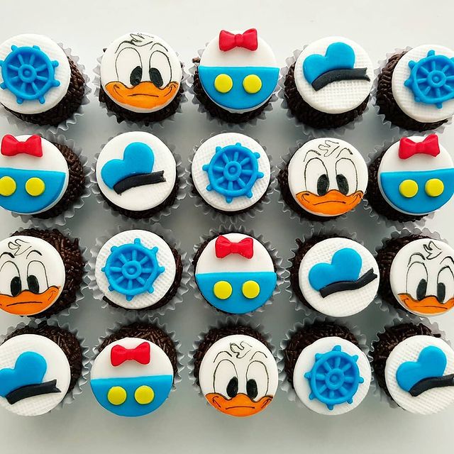 Donald Duck Cupcakes