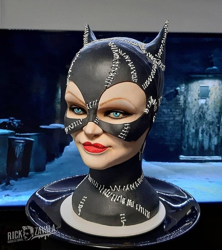 Michelle Pfeiffer Catwoman Cake