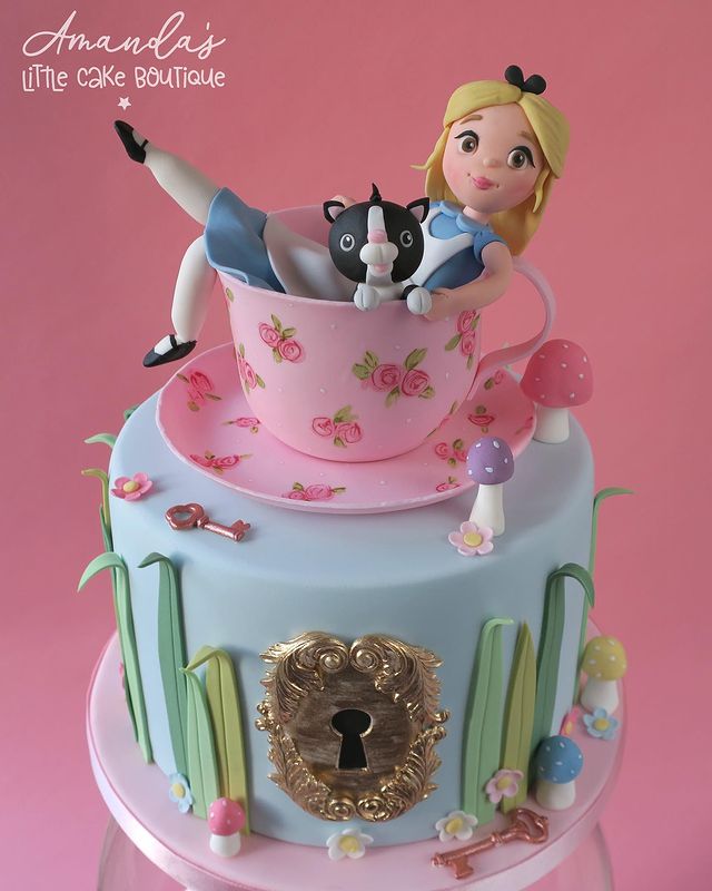 Alice in Wonderland Cake