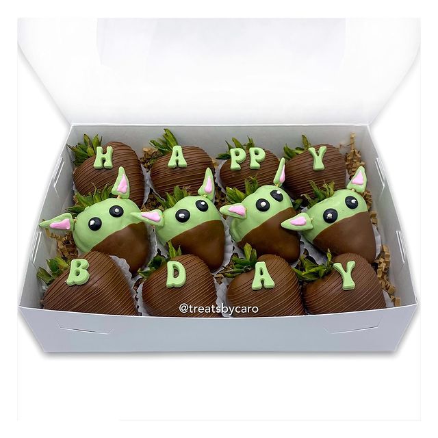 Baby Yoda Chocolate Strawberries