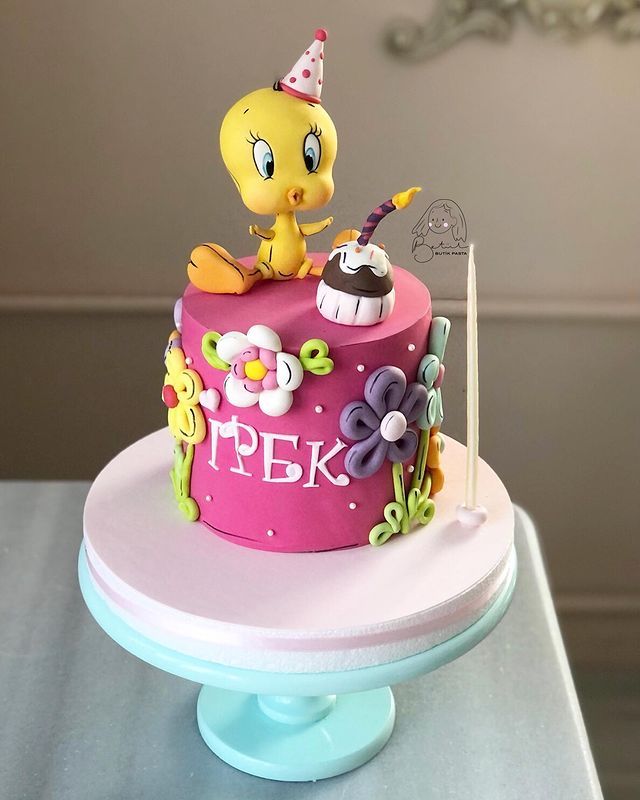 Tweety Bird cake