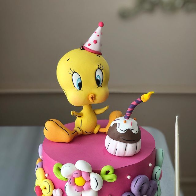 Tweety Bird cake