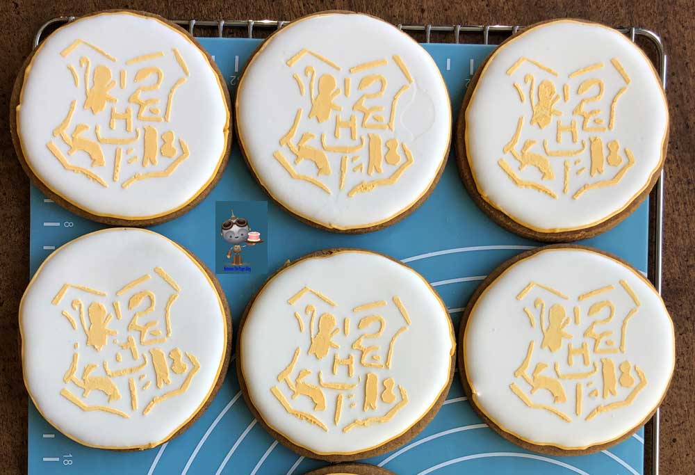 Hogwarts Crest cookies