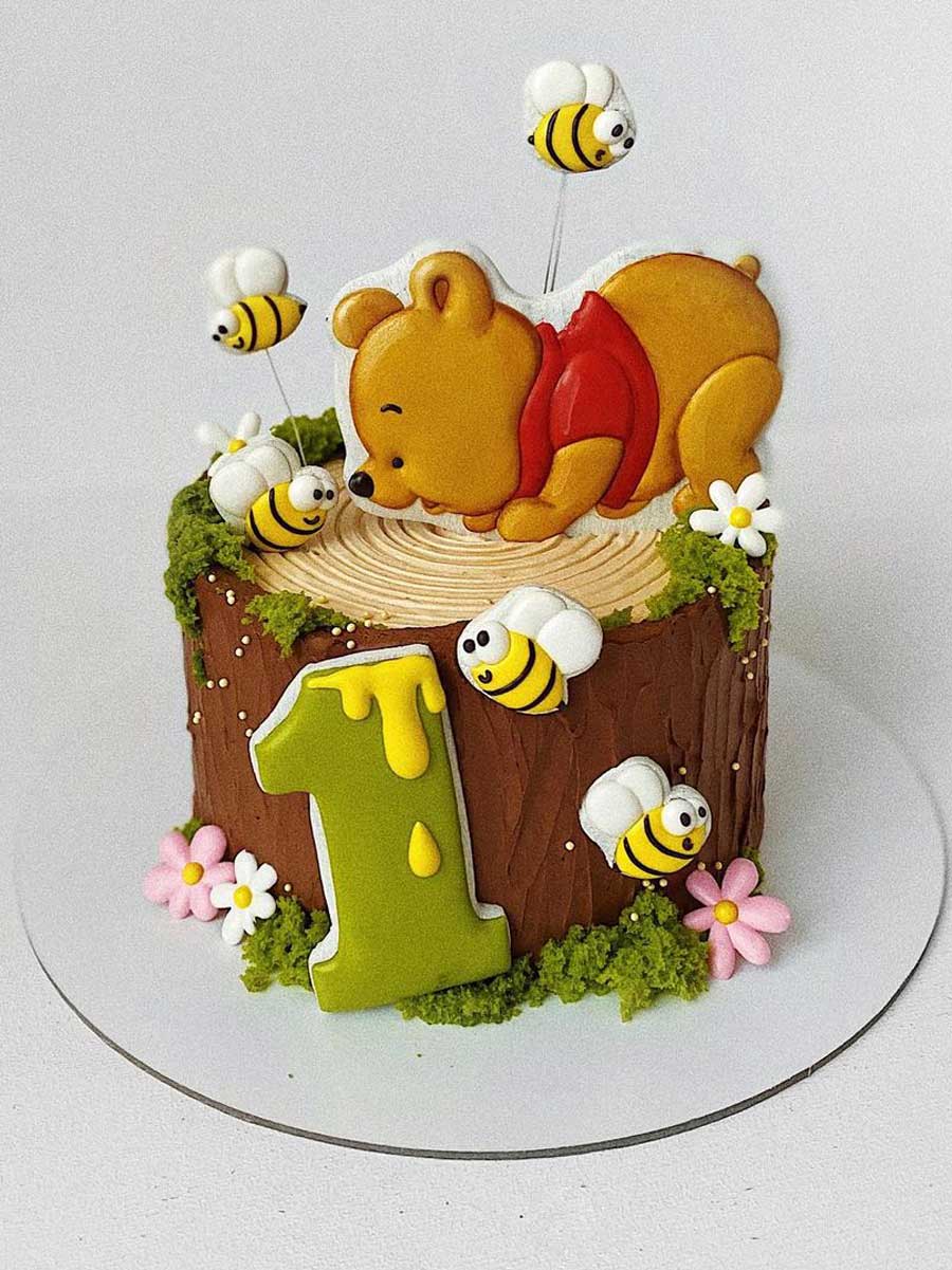 Pooh Bees and Log Cake
