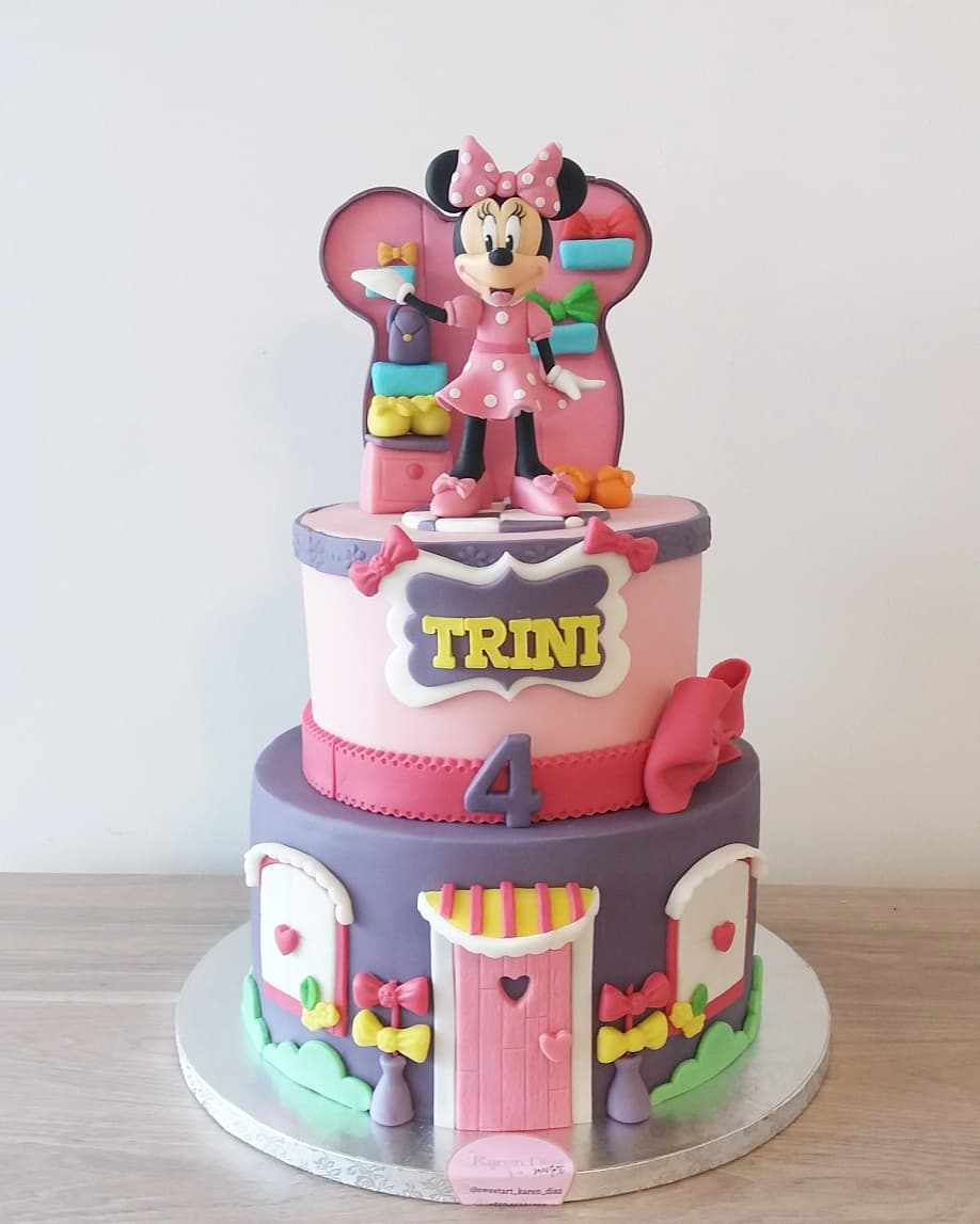 Minnie Mouse's Bowtique Cake