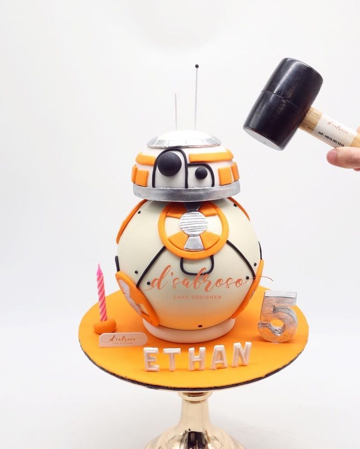 BB-8 Piñata Cake