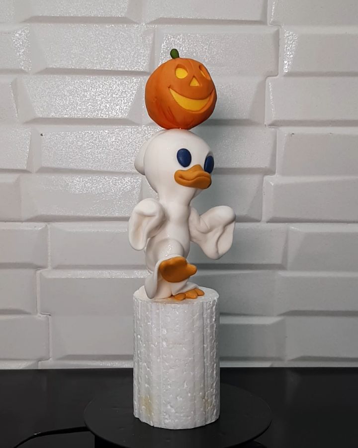 Fondant Louie Duck Ghost figure