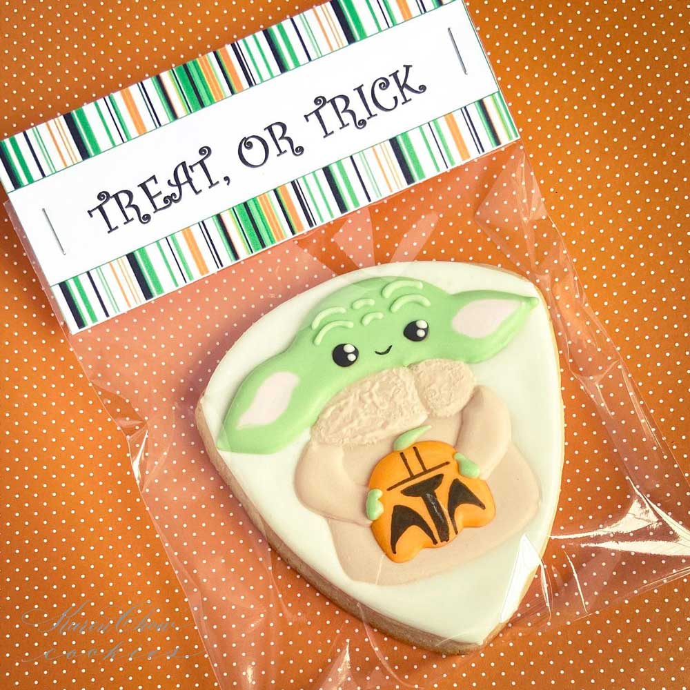 Baby-Yoda-Halloween-Cookie