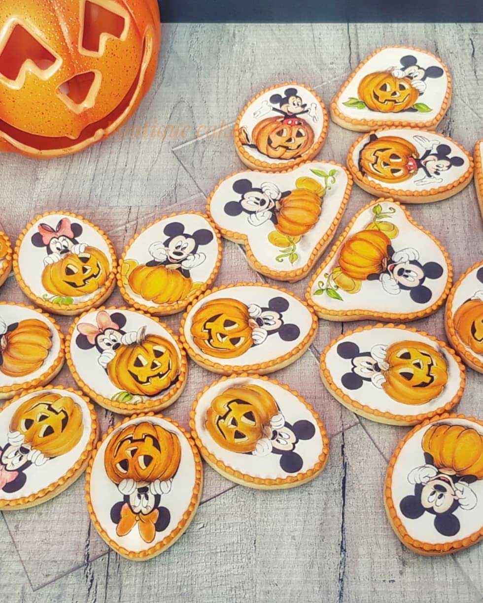 Mickey-&-Minnie-Carved-Pumpkin-Cookies