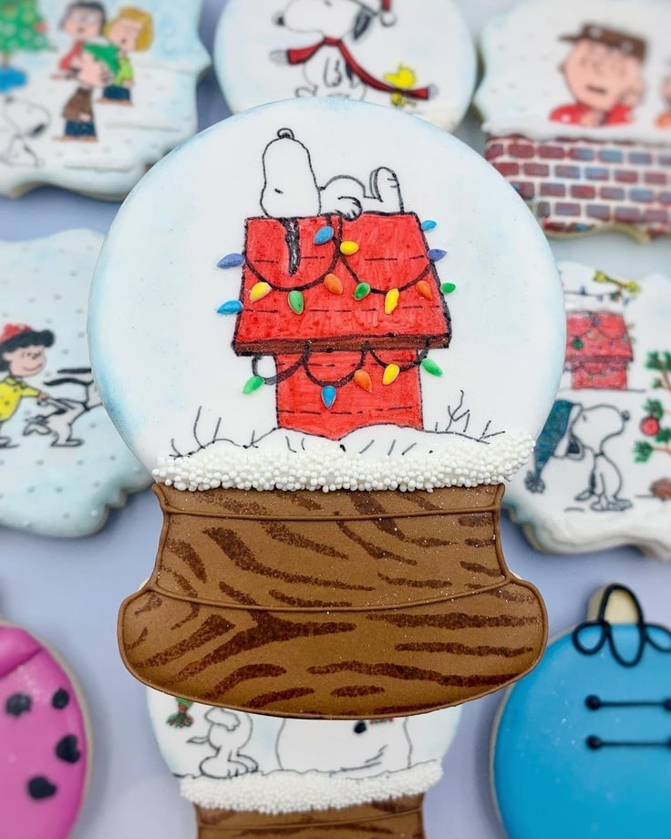 Snow Globe Cookie of Snoopy's Dog House Decorated For Christmas