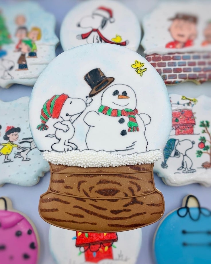 Snow Globe Cookie of Snoopy Building A Snowman