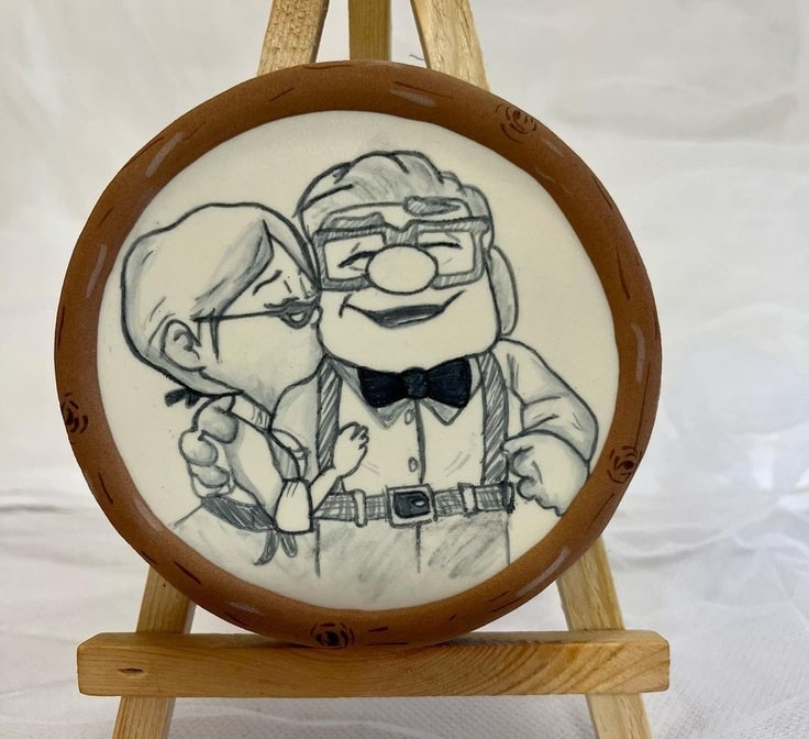 This cookie is a portrait of Carl and Ellie when they are elderly.