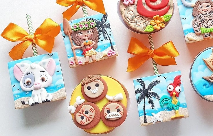 Moana Cakes On A Stick & Cupcakes