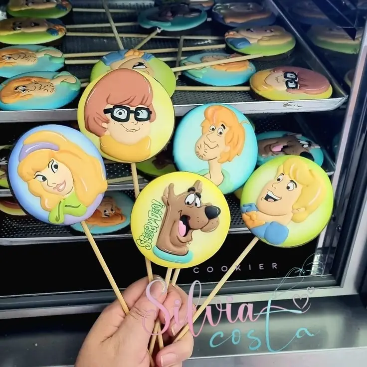 These Mystery, Inc. Cookie Pops include Daphne, Velma, Shaggy, Fred and Scooby-Doo.