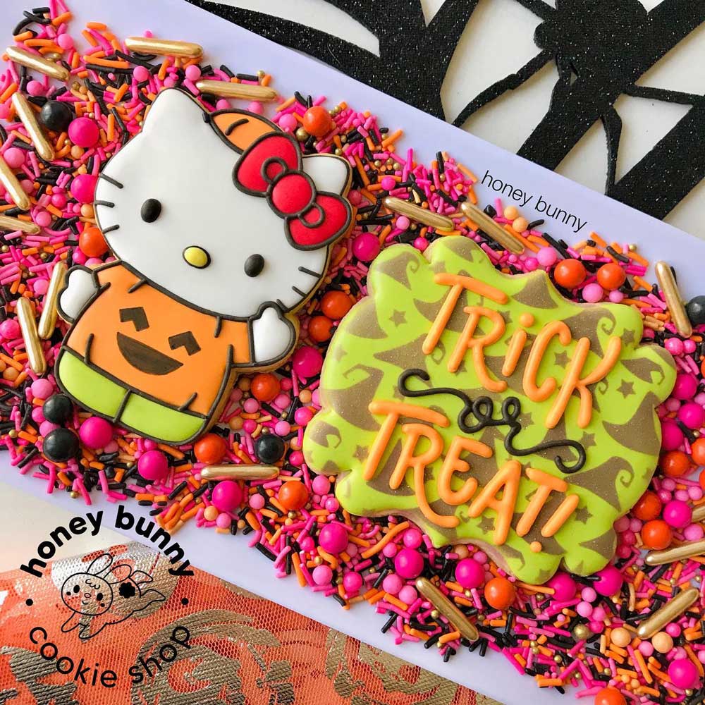 Hello-Kitty-Trick-or-Treat-Cookies