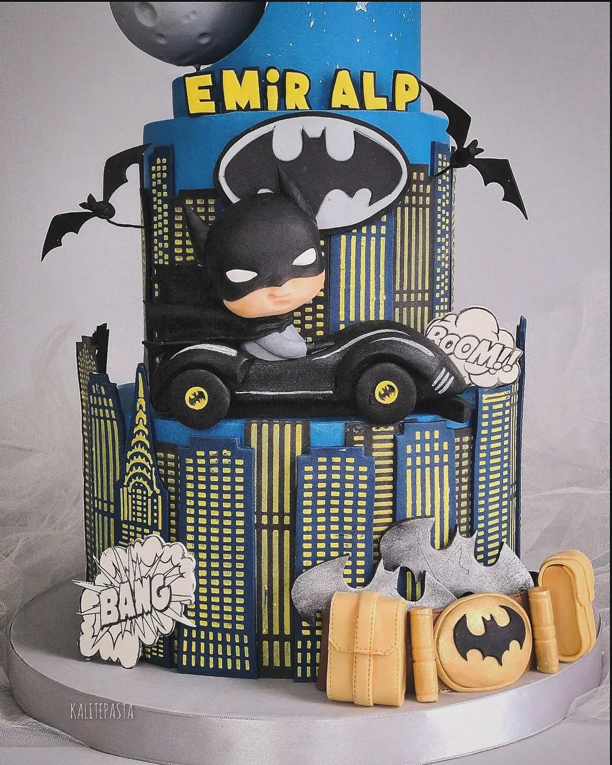 Batman Cityscape cake