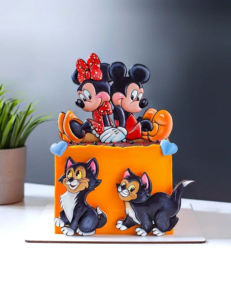 Orange Mickey Minnie Figaro Cake