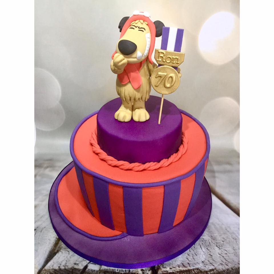 This cute cake features Muttley standing on top of Dick Dastardly's Hat.